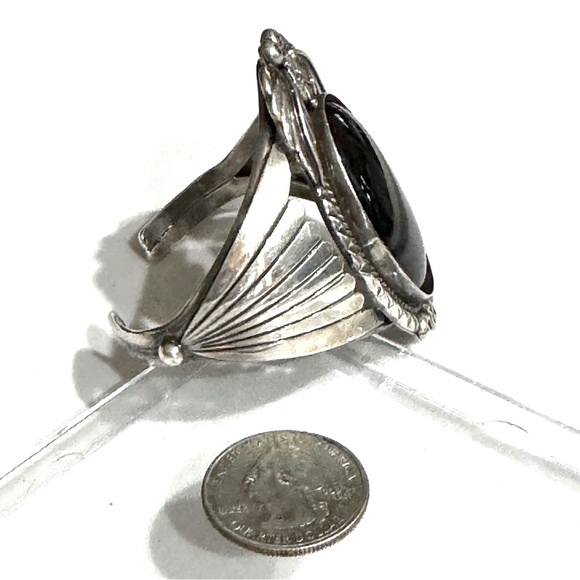 Vintage Navajo Large Traditional Onyx Sterling Silver Cuff - Picture 4 of 7